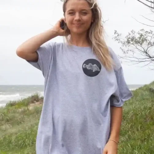 aus wild grey shirt girl on beach